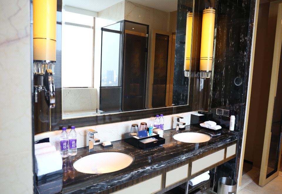 行政套房（繁華街景+加濕凈化一體機+斯林百蘭床墊）