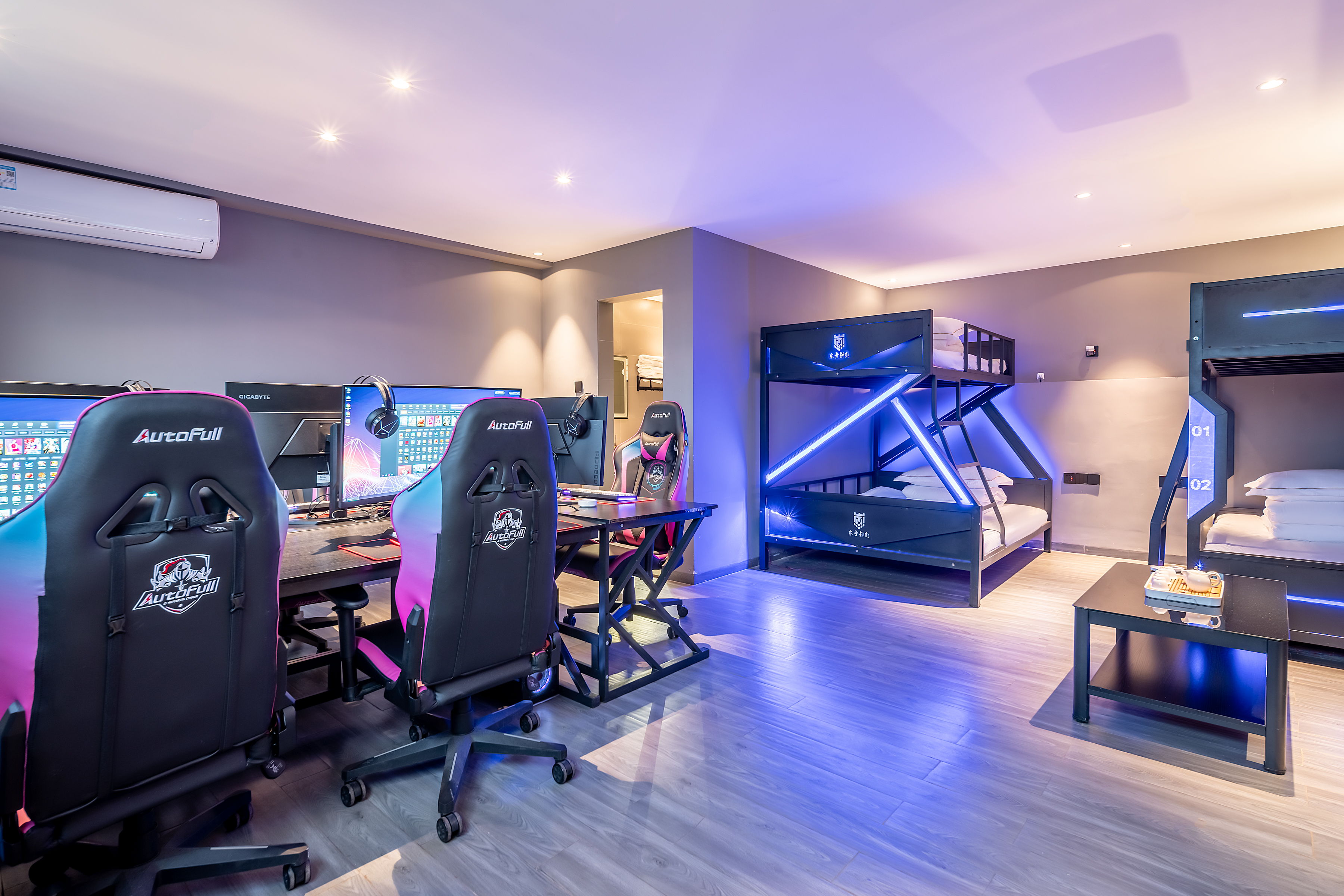 开黑五人间-[5台电脑+RTX3060显卡+i5-10700F处理器+16G内存+2K曲面屏+机械键鼠]+桌子