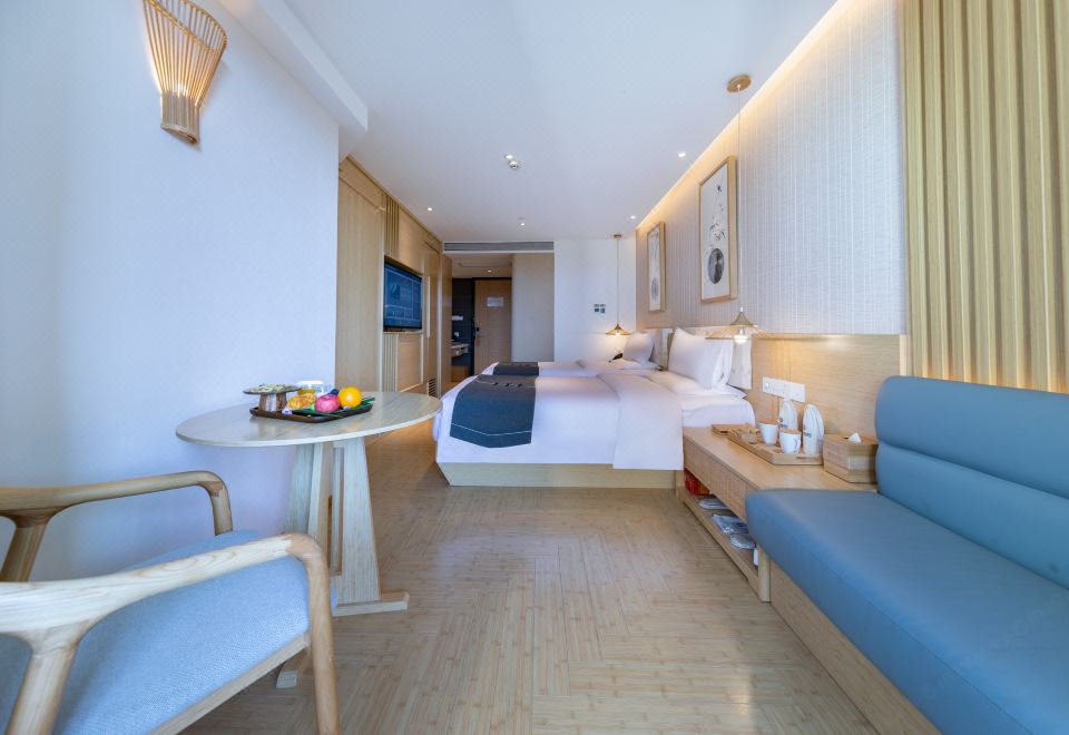 Jianguo HIDDEN Hotel (Kunming Dianchi Haigeng Park)Fairy Grass House Double Bed Room (Viewing Balcony)