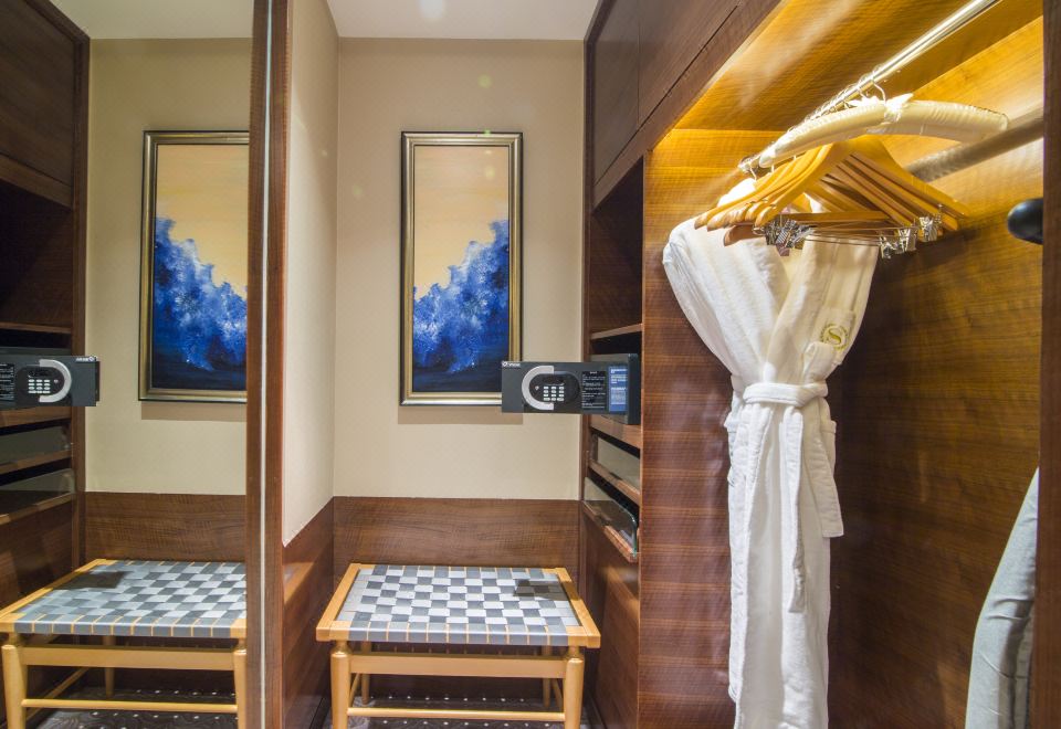 尊贵豪华大床房