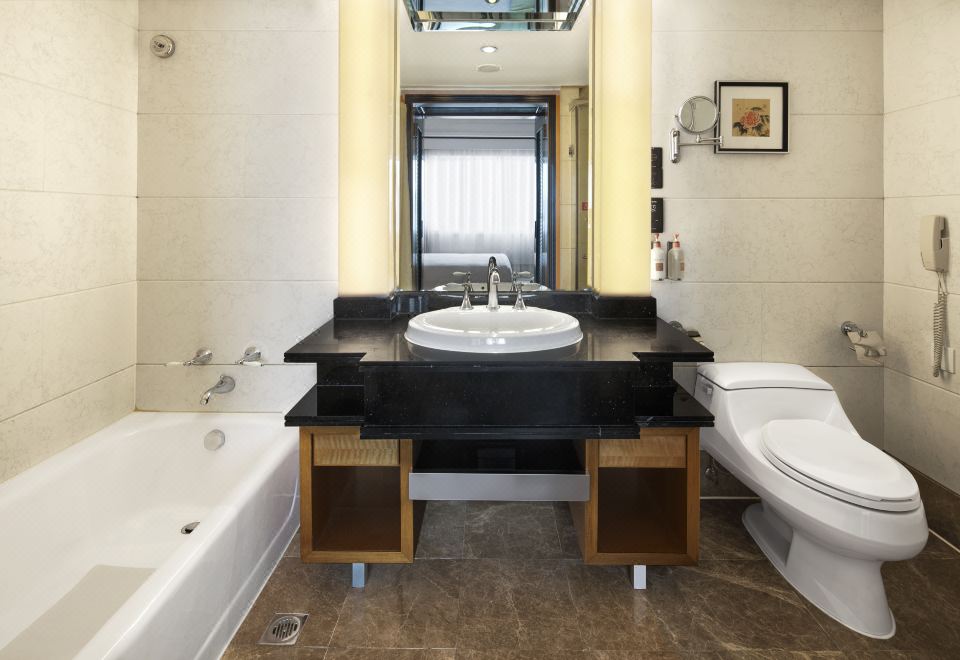 高级单卧套房（带起居区+俱乐部楼层）