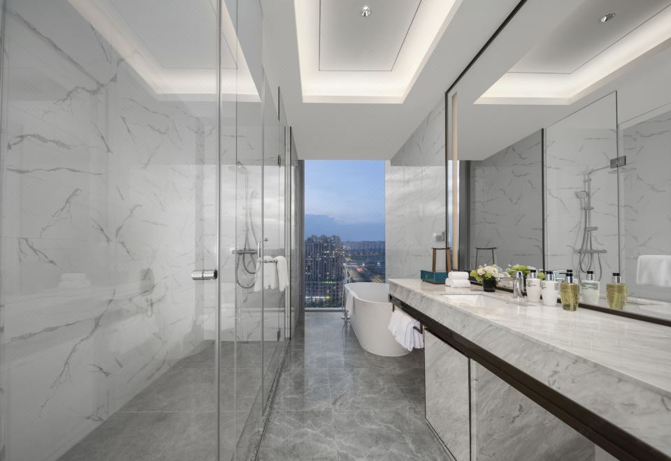 Crowne Plaza Hangzhou LinpingGuestroom - 2-Bedroom (Bathtub)