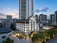 Rhine Hotel (Lichuan Tenglong Cave Tourist Center)