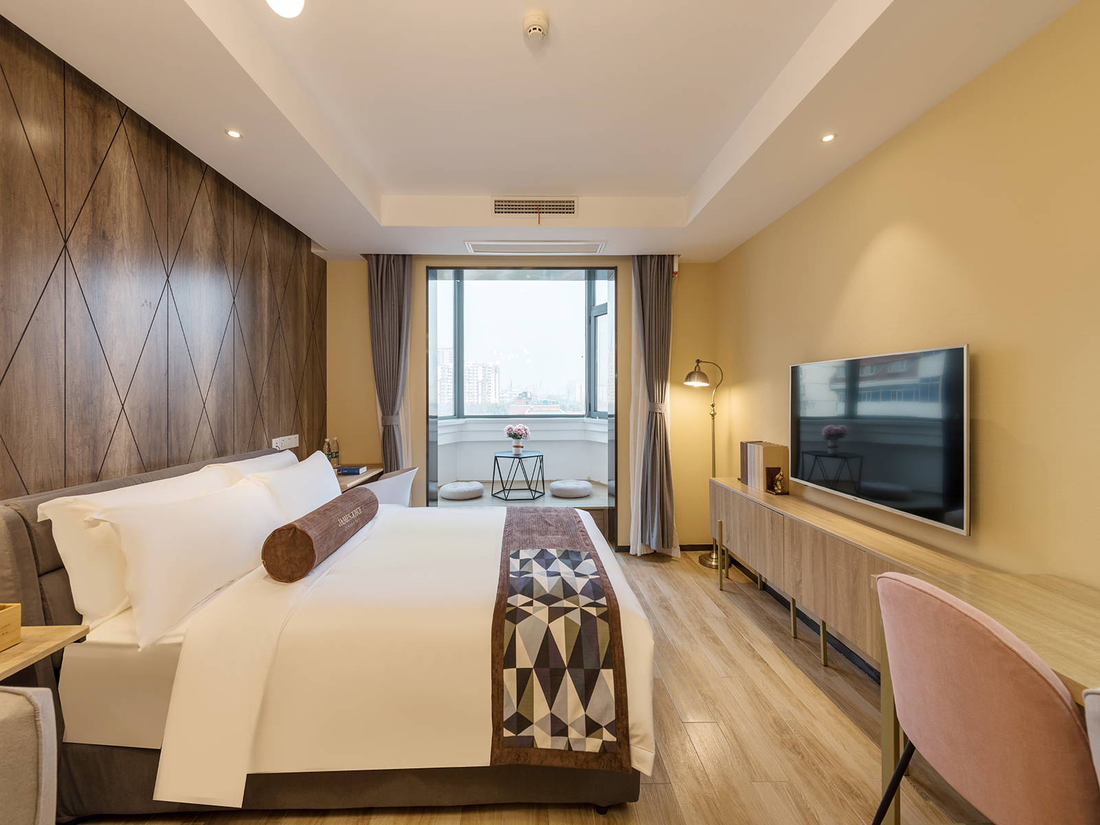 至尊浪漫红酒大床房