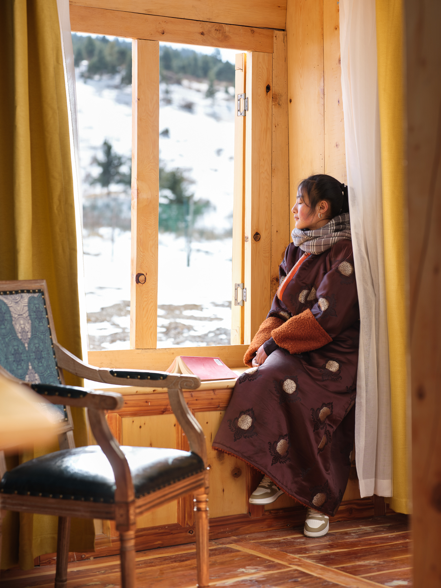 远山山景宽敞三人间