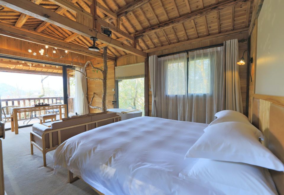 Qiandaohu Xinbo Holiday HotelWild Stay Tree House Double Bed Room