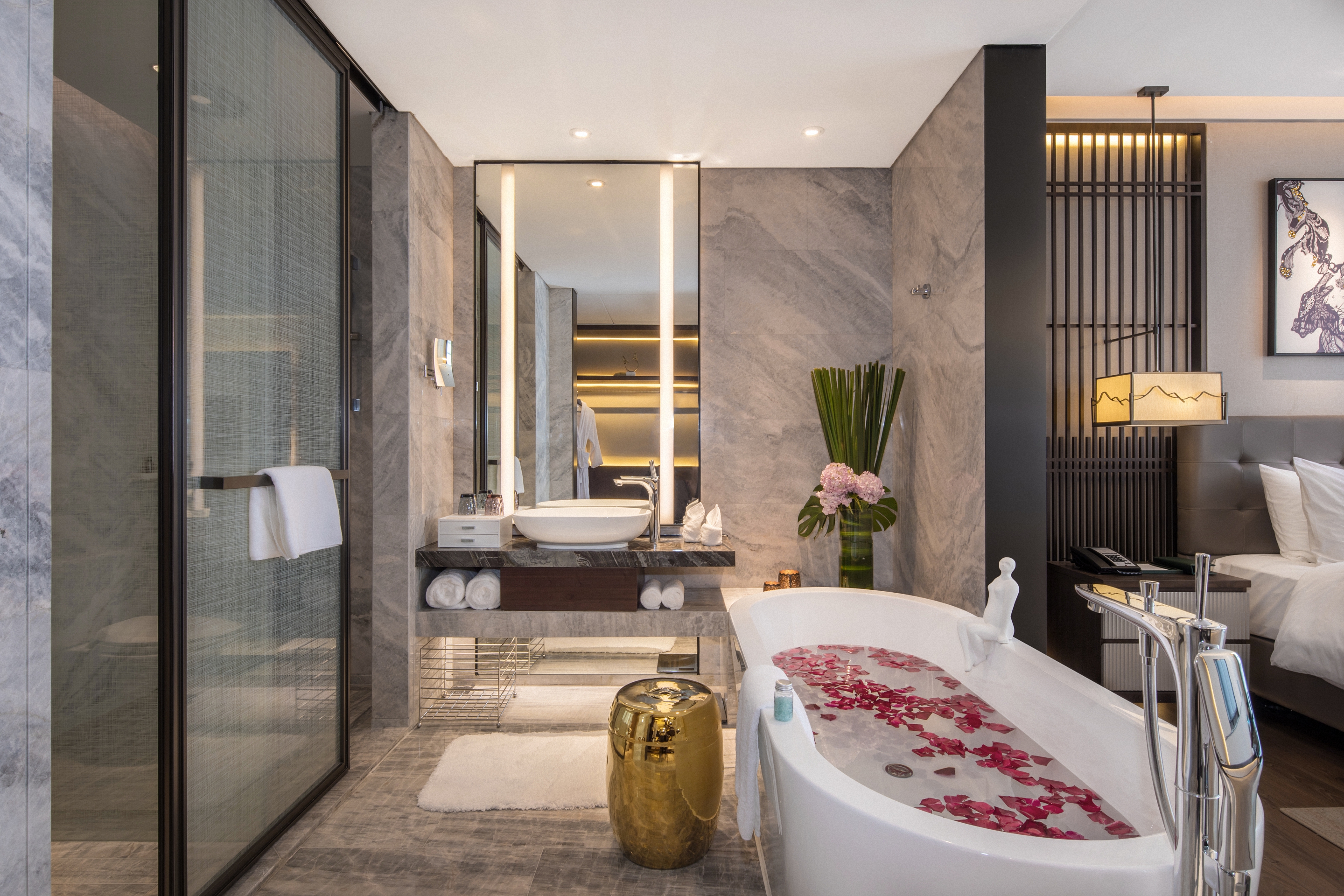 璞悅大床房（超大空間+舒適浴缸+助眠床墊）