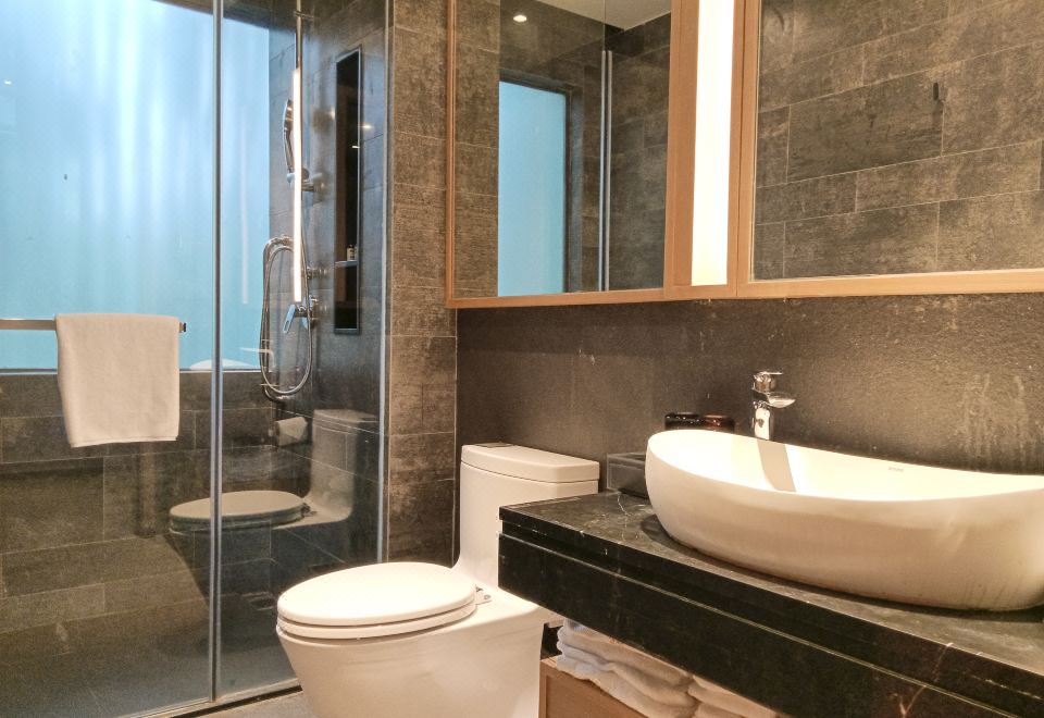 秋山居·畔山豪华套房丨180°山景阳台