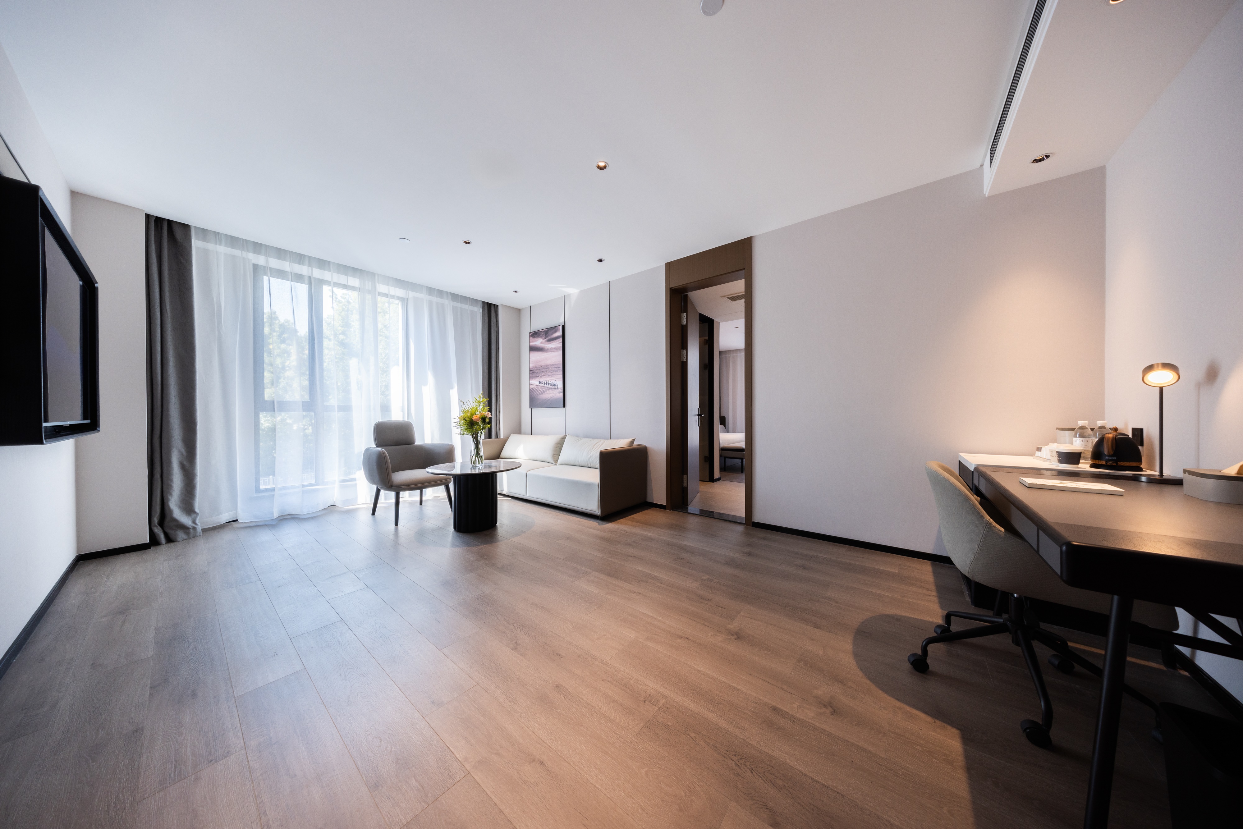 尊享套房（电视投屏+小冰箱+语音客控）