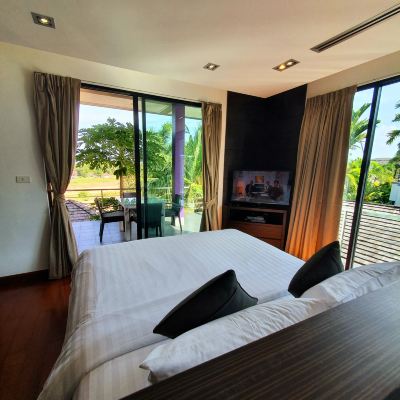 Five Bedrooms Villa