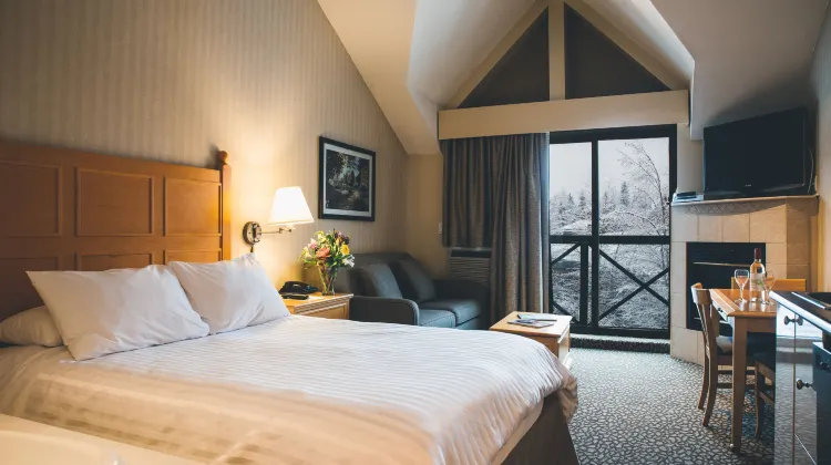Pinnacle Hotel Whistler Room