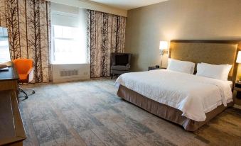 Hampton Inn & Suites Manchester