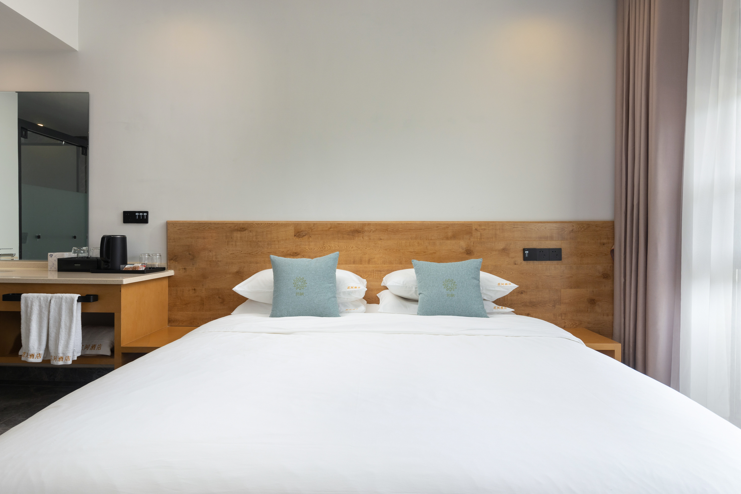 山景阳台大床房