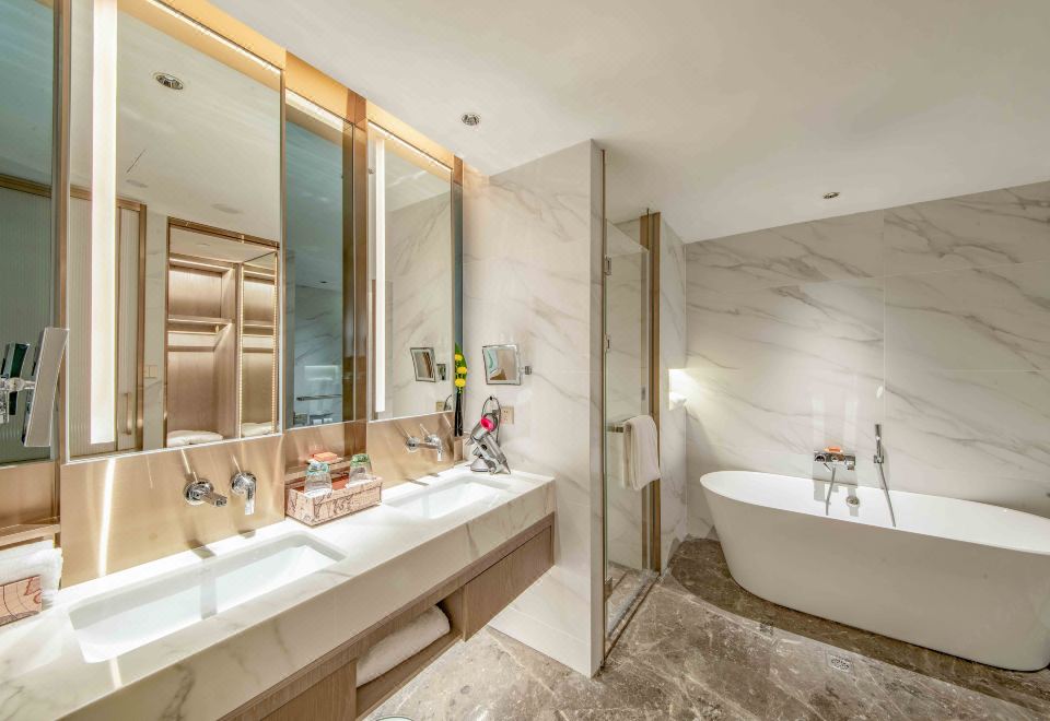 Crowne Plaza SuzhouNavigator Double Bed Suite