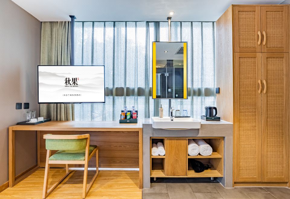 雅致舒适大床房【轻奢办公区+落地窗视野好】