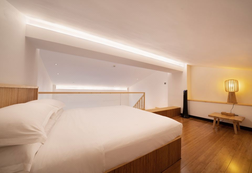 Jiulongwan ResortDuplex Family Friendly Room - Mountain-View (Balcony)