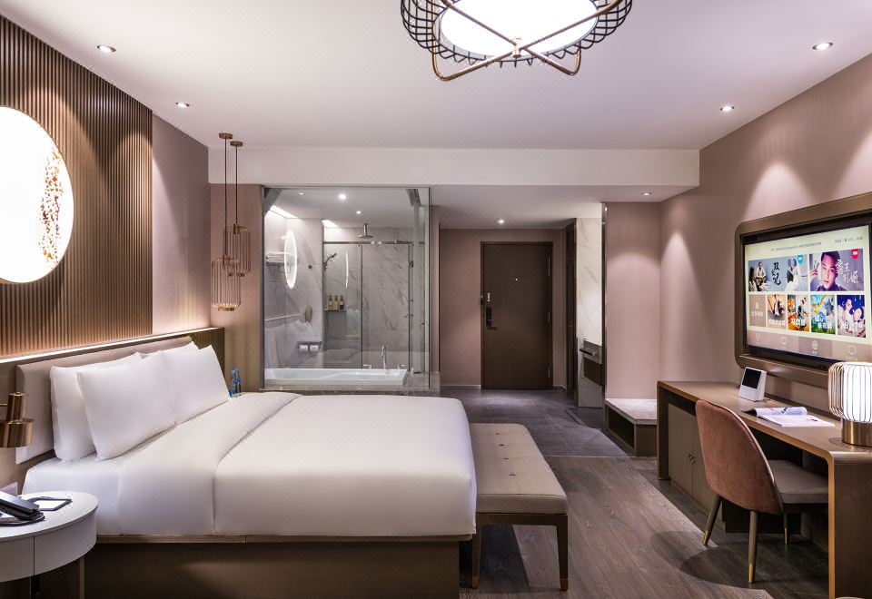 Crystal Orange Beijing South Station MuxiyuanlExecutive King Room (Bathtub)