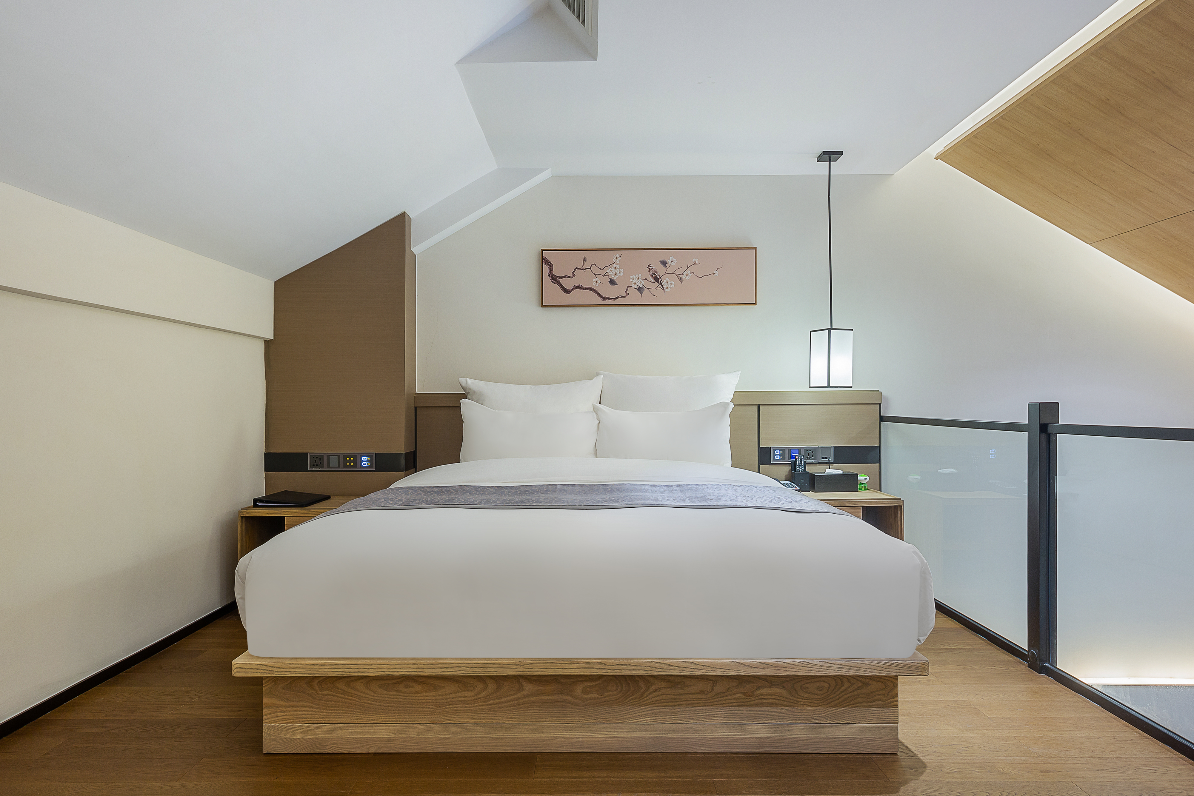 莫彷徨-LOFT泡泡浴大床套房（高端洗护+智能客控）