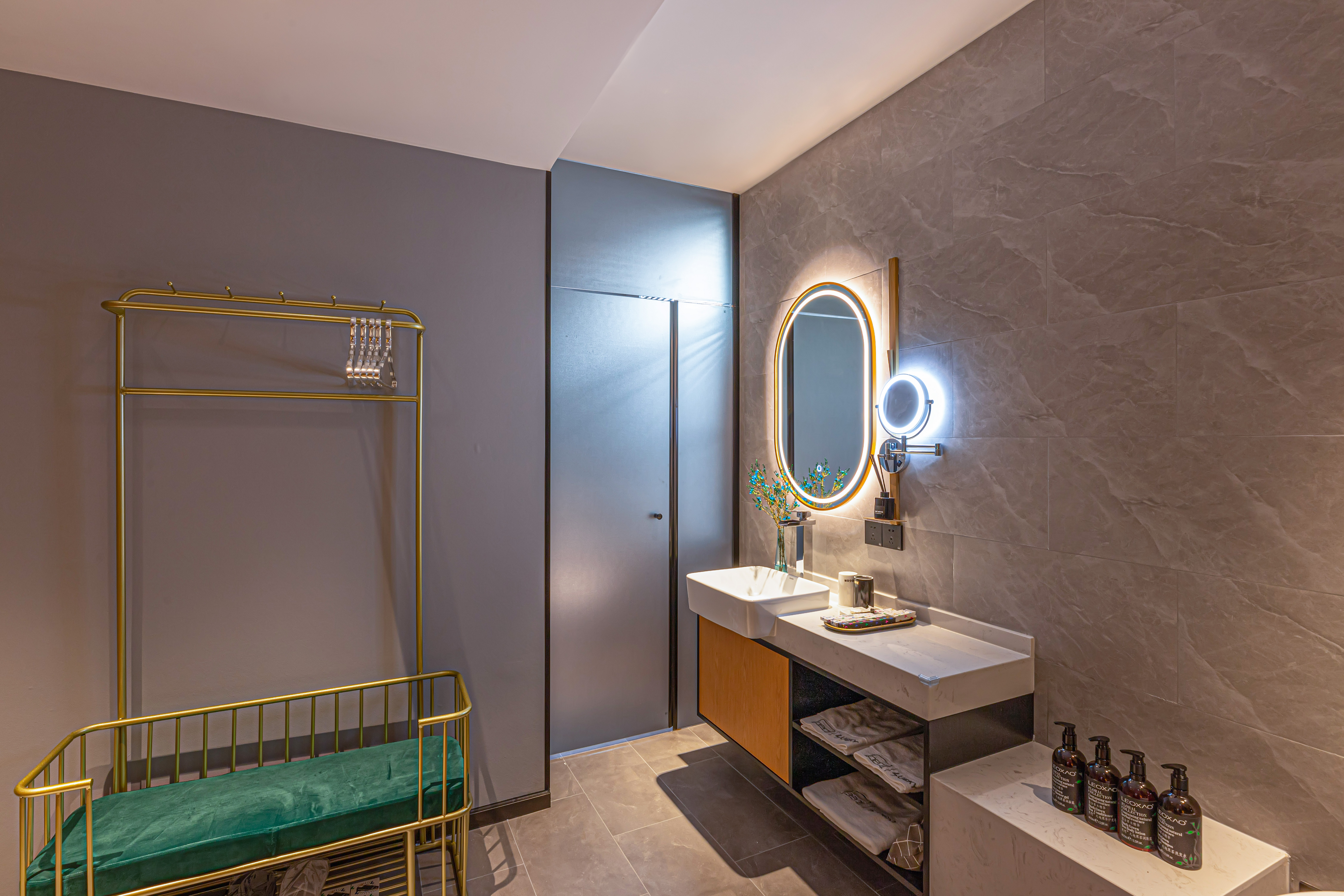 行政大床房（极米巨幕投影+浪漫泡泡浴+轻奢乳胶床垫）