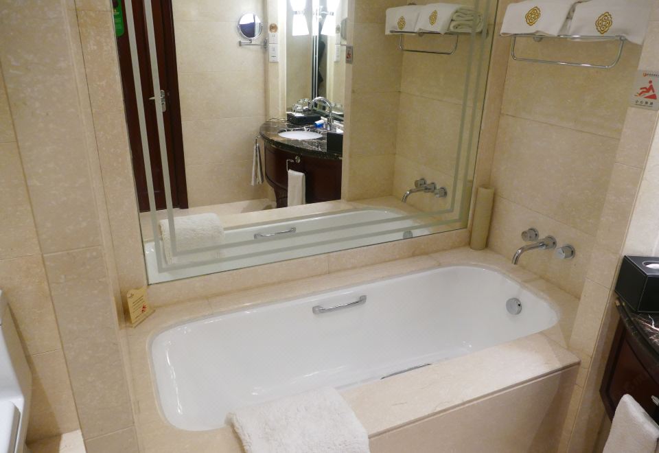 行政豪华家庭房