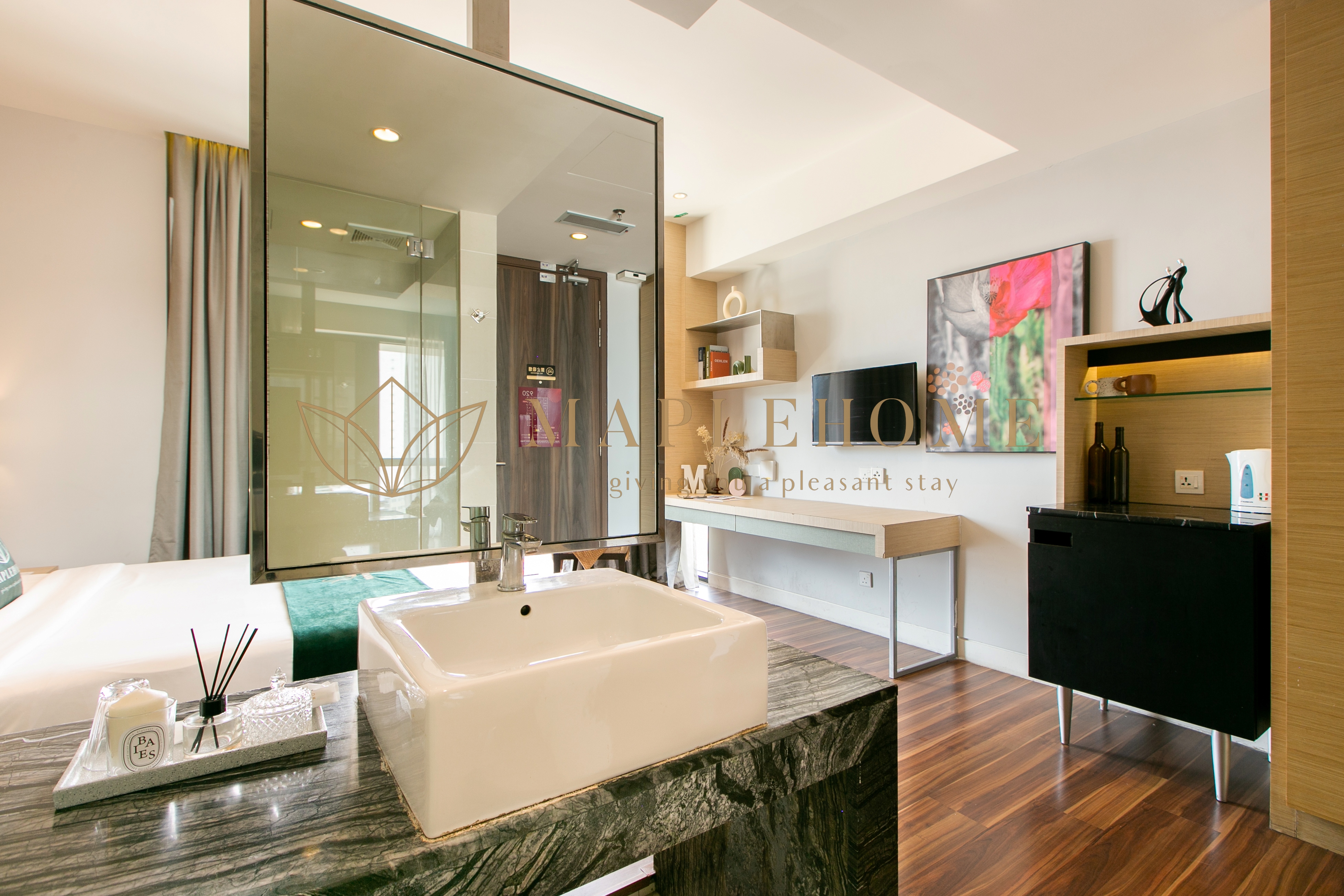 尊貴特大號床套房