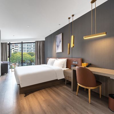 舒享大床房（智能小度+小冰箱+電視投屏） 桔子飯店（廈門市政府店）優惠