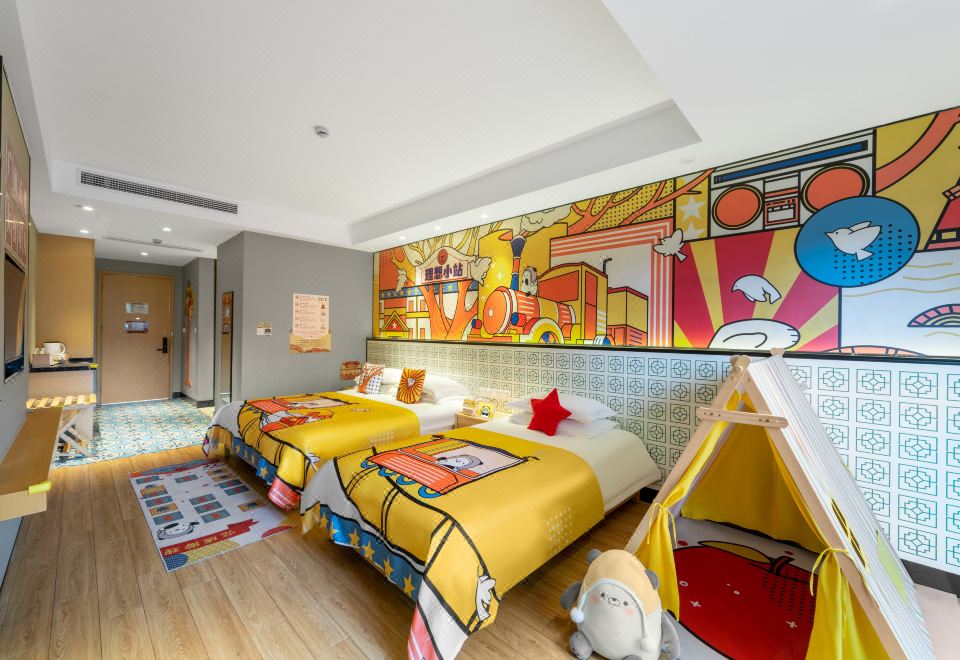 庭院湖景家庭房