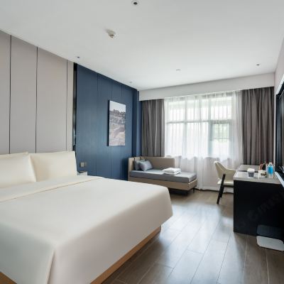 行政大床房（小冰箱+浴袍+裸棉床品） 珠海拱北口岸高鐵站亞朵X飯店優惠