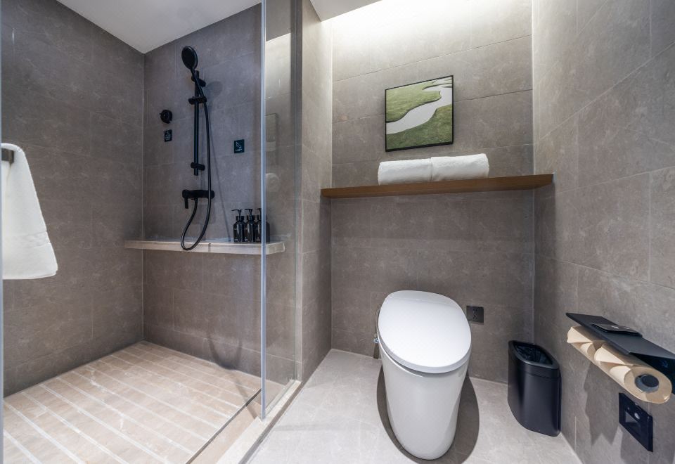 行政影音家庭房（空气净化器+护颈记忆枕）