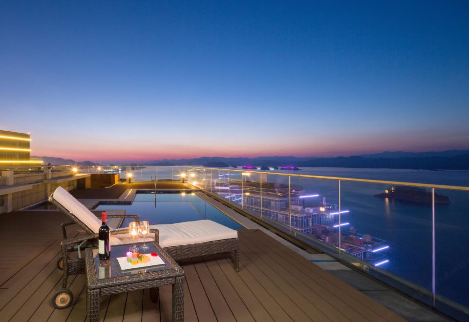 1号楼跃层泳池湖景两卧室套房