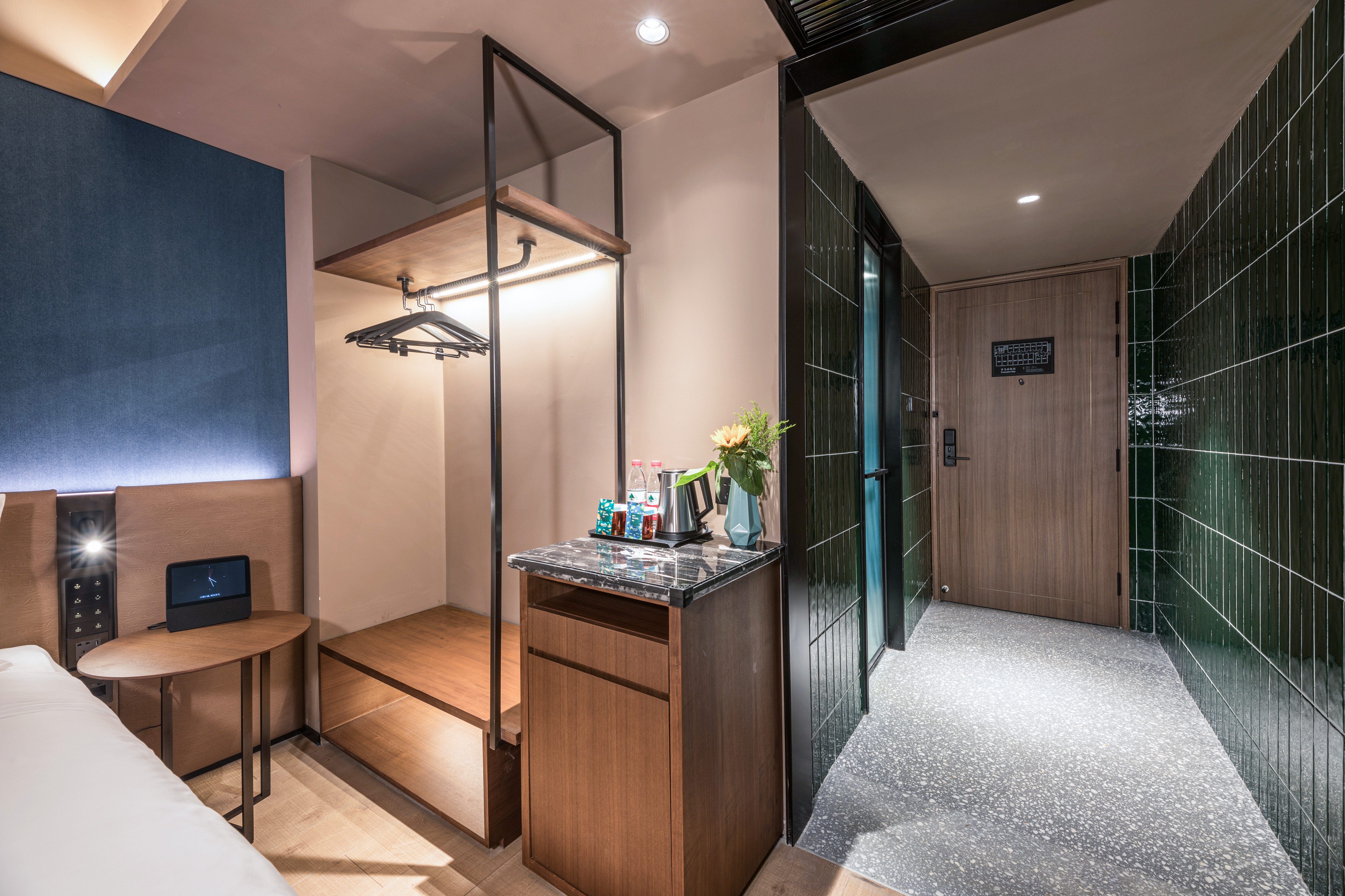 商务大床房（智能客控+KINGKOIL床垫+迷你冰箱）