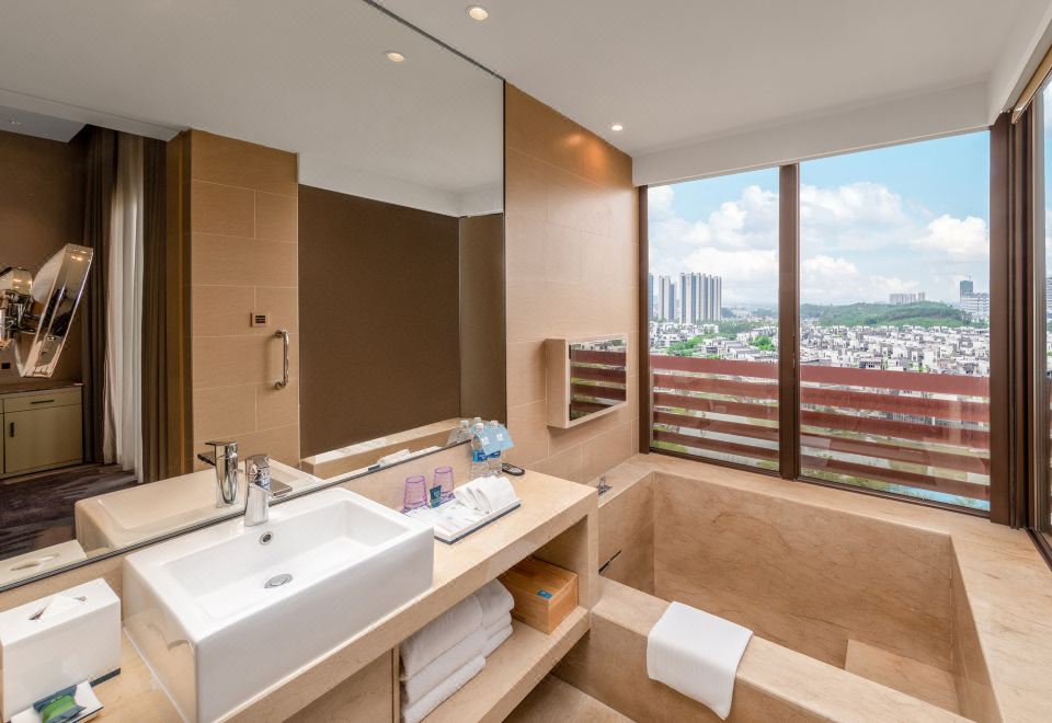 Four Points By Sheraton Guangdong Heshan FangyuanJungle Family Friendly Suite