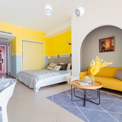 雅緻情侶日出海景大床房+巨幕堅果投影+零壓床墊 惠東雙月灣閲海全海景美宿優惠