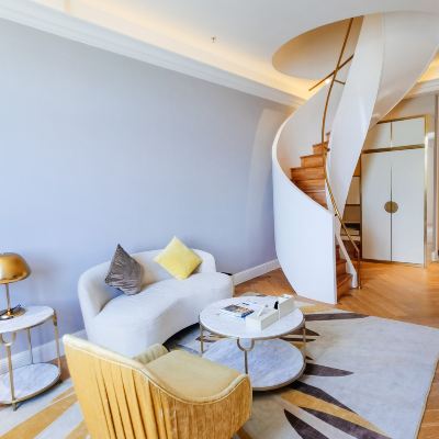 主樓-精品湖景大床複式套房（一房一廳-旋轉樓梯） 佛山美的鷺湖嶺南花園酒店優惠