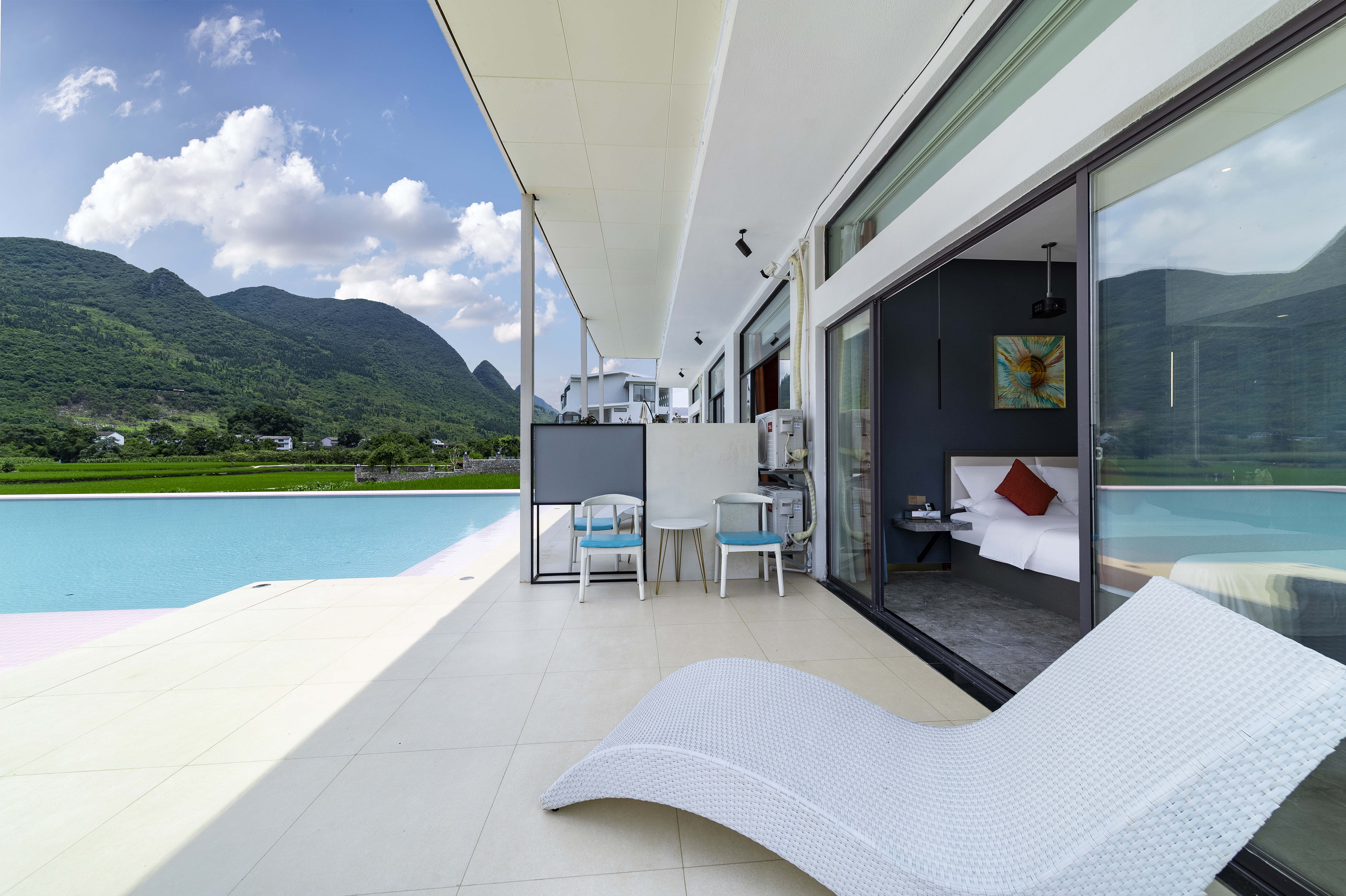 No.1 Poolside Courtyard Mountain-View Double Bed Room With Ultra Hd Projector