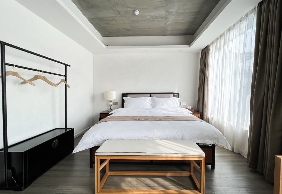 Qixia Light Luxury Double Bed Room
