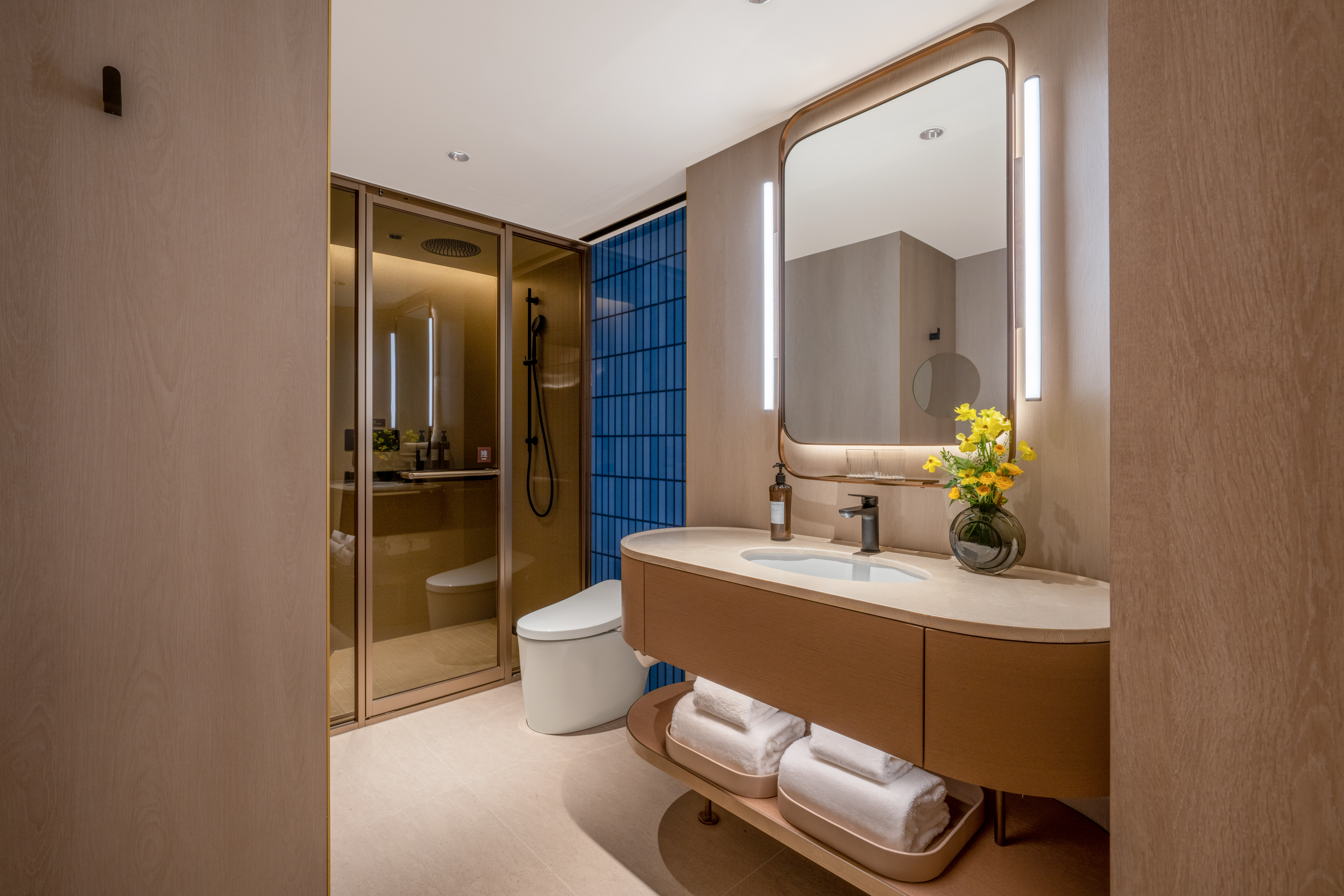 商务大床房 （智能客控+小冰箱+65寸投屏电视+零压床垫）