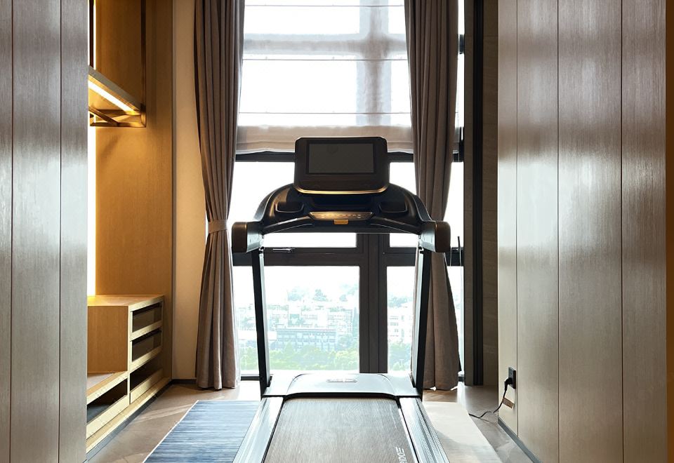 高級尊尚套房【一房一廳雙衞+城景浴缸+跑步機】