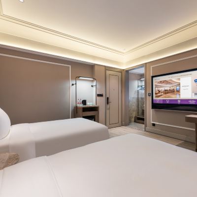 庭景高級雙床房|65寸電視投屏+智能馬桶+小冰箱 青島棧橋火車站美居飯店優惠