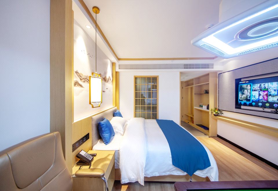雅致大床房 |智能轻奢+全景落地窗