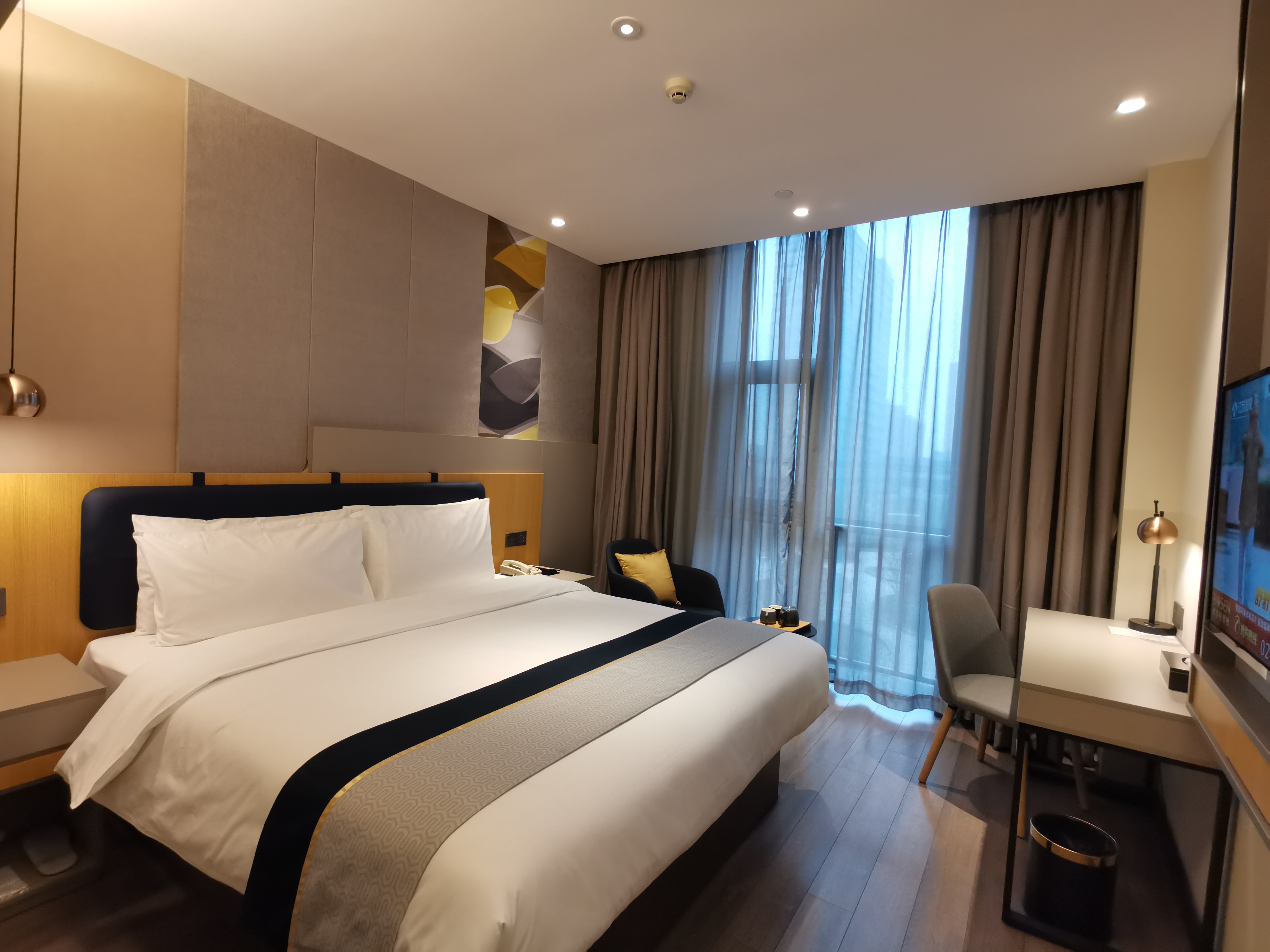 商旅商务大床房