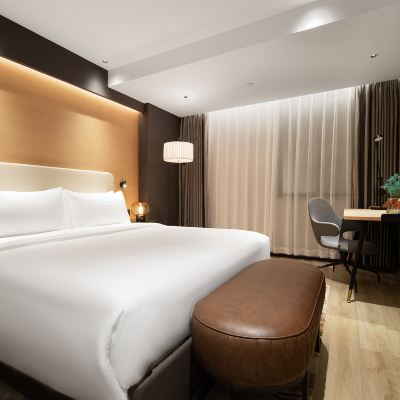 輕奢靜謐大床房（輕柔燈光+迷你冰箱+裸眠床品） 麗呈朗譽飯店（廣州客村地鐵站廣州塔店）優惠