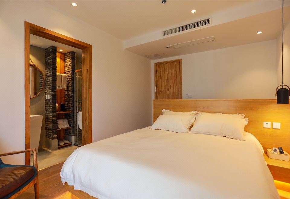Guestroom - Double Occupancy (Double Bed) (Sofa)