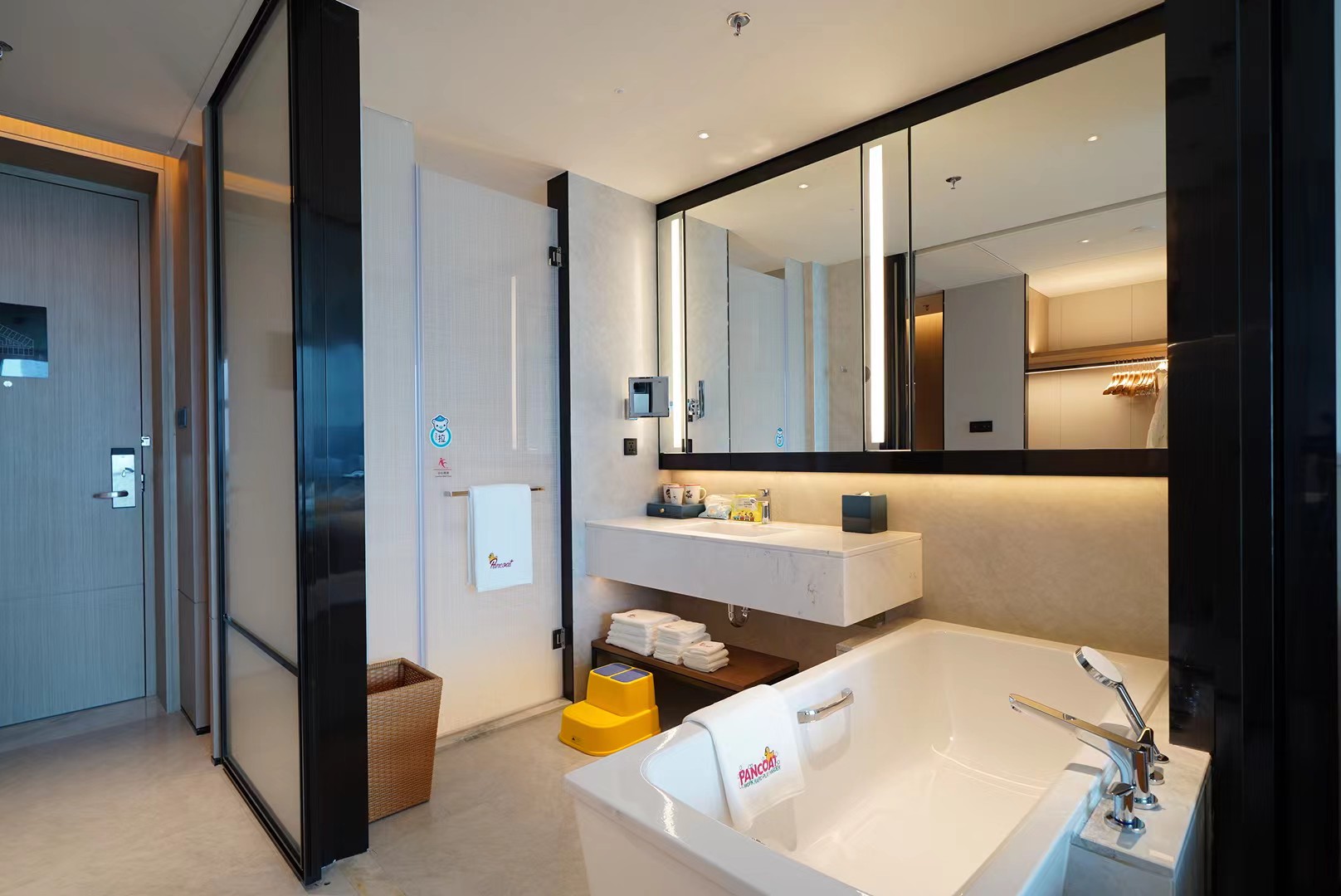 盼酷小黄鸭亲子房