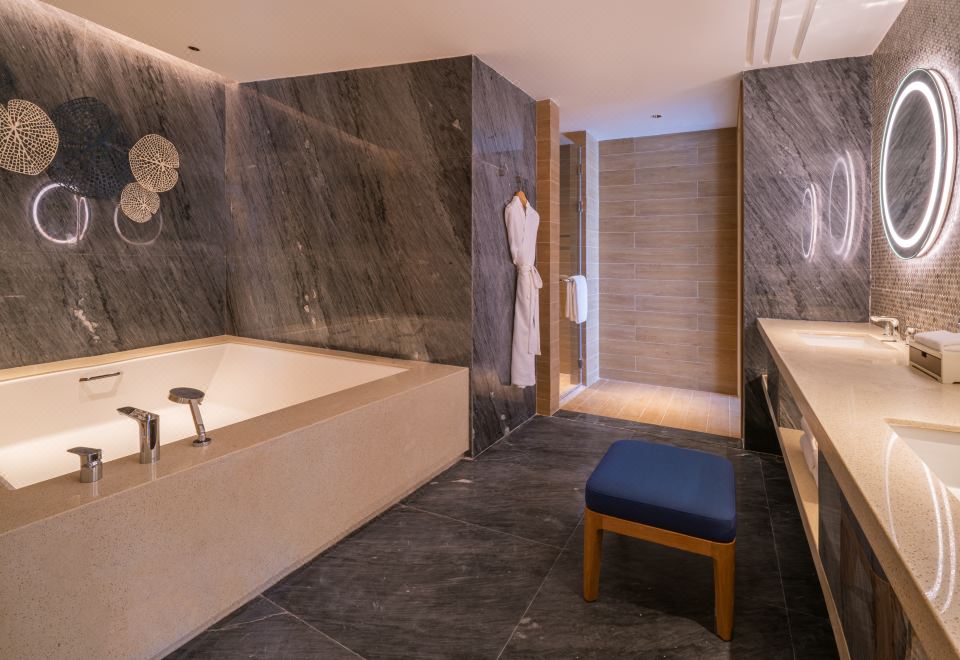 Hyatt Regency Hainan Ocean Paradise ResortEXECUTIVE SUITE KING WITH OCEAN VIEW