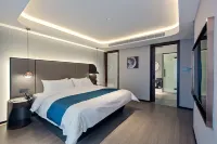 Heyi Zhishang Hotel (Fuxin High-speed Railway Station Wanda Plaza)