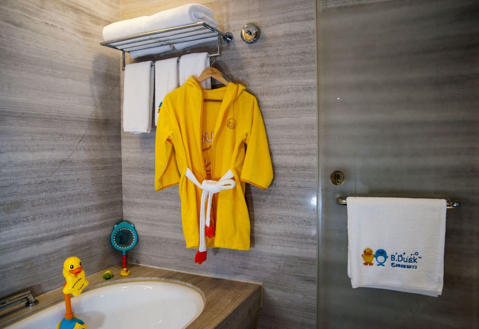 Grand Pacific HotelB.Duck Family Room