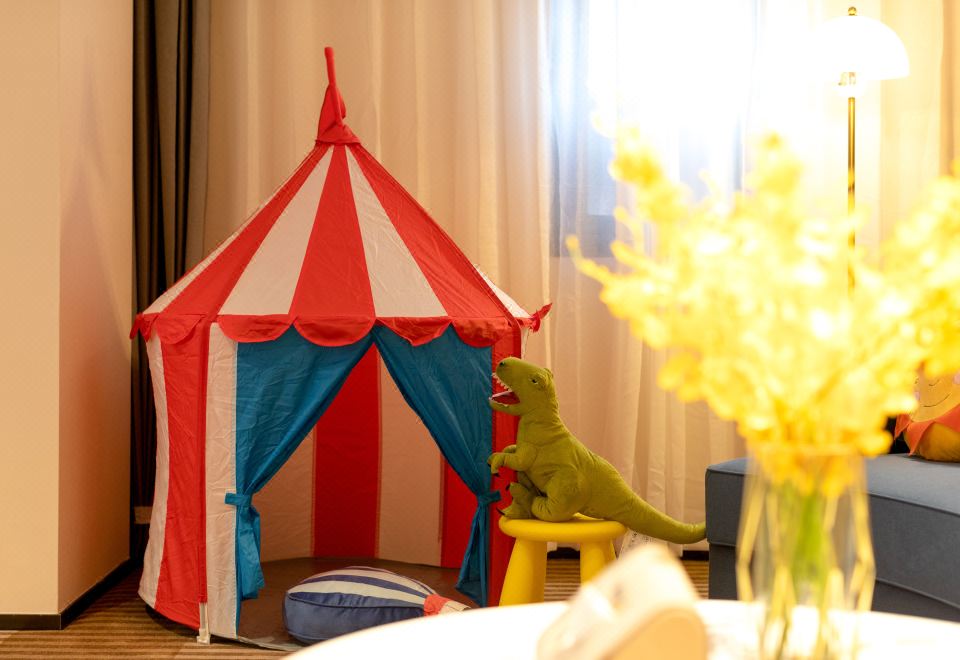 家庭亲子套房（梦百合零压床垫+智能客控+无痕投屏）