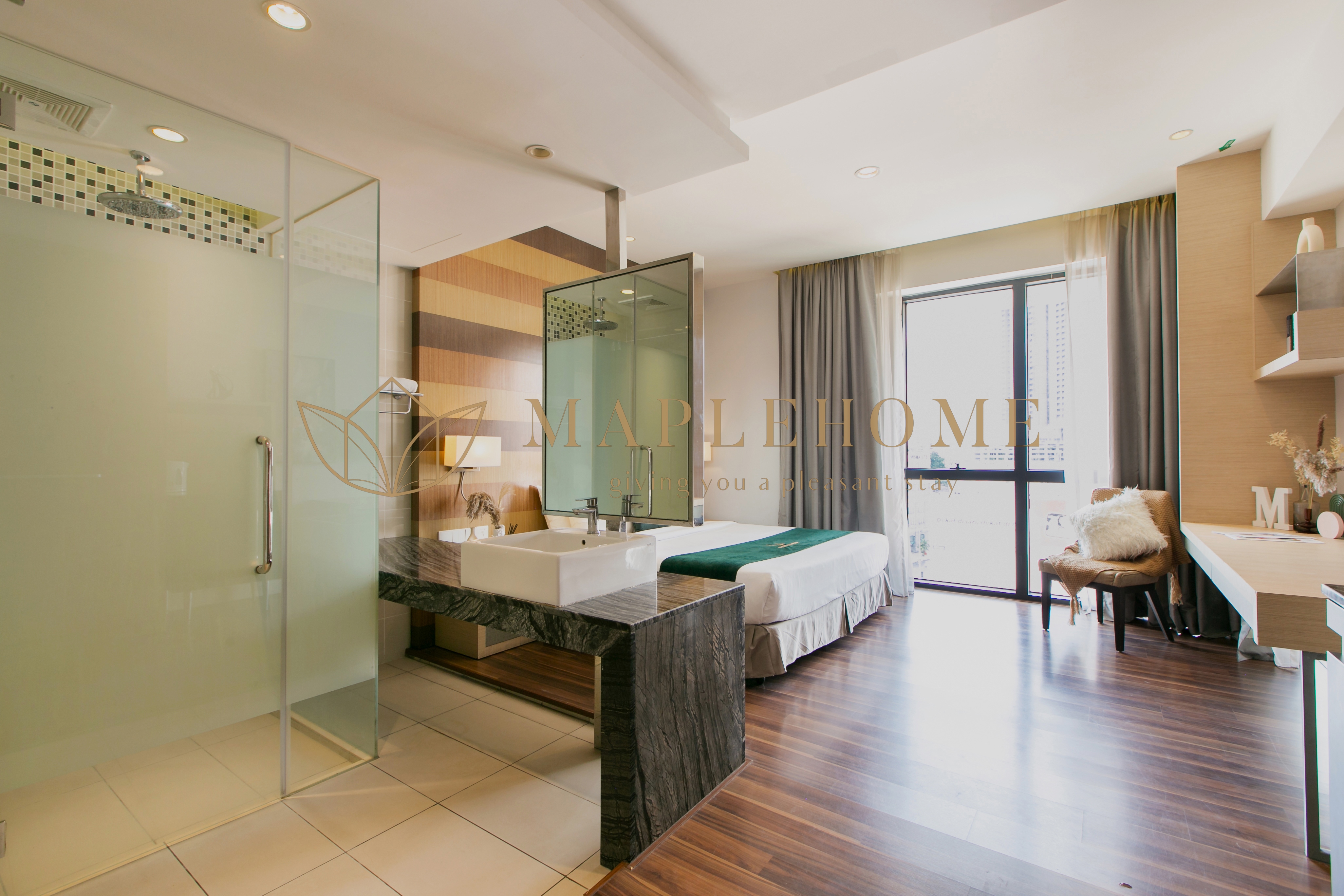 尊貴特大號床套房