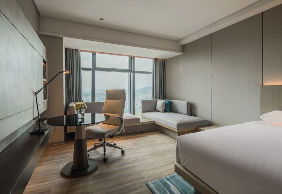 Courtyard by Marriott Shenzhen BaoanExecutive Premium Room, 1 King